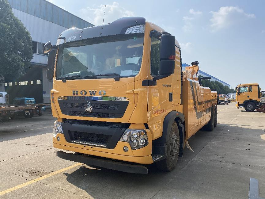 重汽豪沃后雙橋一拖一清障車(chē)