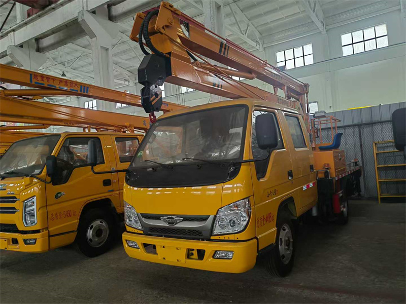 國(guó)六福田雙排13.5米折臂高空作業(yè)車